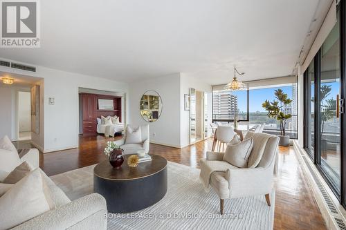 1501 - 20 Avoca Avenue, Toronto (Rosedale-Moore Park), ON - Indoor Photo Showing Living Room