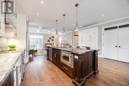 26 St. George Street, Georgina, ON - Indoor Photo Showing Kitchen With Upgraded Kitchen