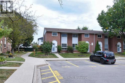 122 - 150 Gateshead Crescent, Hamilton (Stoney Creek), ON - Outdoor With Facade