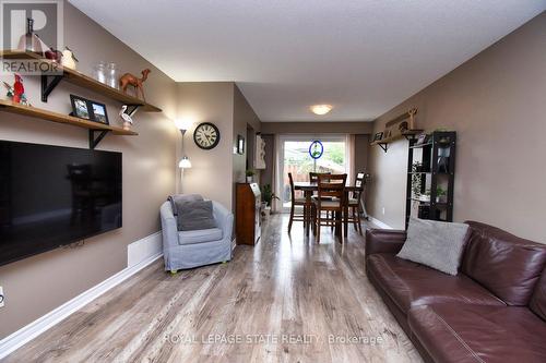 122 - 150 Gateshead Crescent, Hamilton, ON - Indoor Photo Showing Living Room