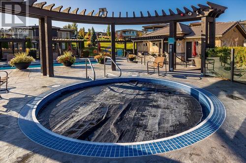 1680 Harbour View Crescent, Kelowna, BC - Outdoor With In Ground Pool