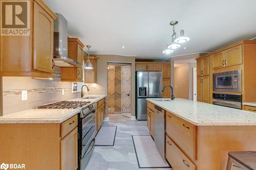 6949 Thorold Stone Road, Niagara Falls, ON - Indoor Photo Showing Kitchen With Upgraded Kitchen