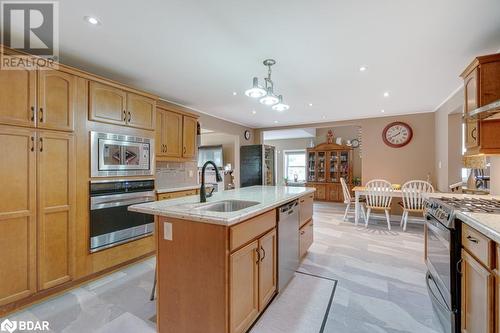 6949 Thorold Stone Road, Niagara Falls, ON - Indoor Photo Showing Kitchen