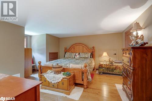 6949 Thorold Stone Road, Niagara Falls, ON - Indoor Photo Showing Bedroom