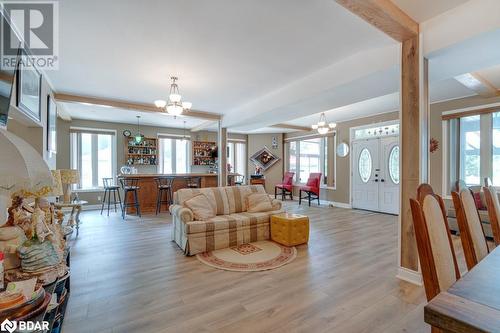 6949 Thorold Stone Road, Niagara Falls, ON - Indoor Photo Showing Living Room