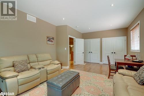 6949 Thorold Stone Road, Niagara Falls, ON - Indoor Photo Showing Living Room