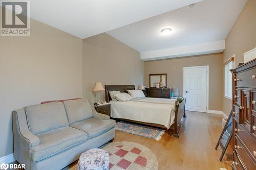 6949 Thorold Stone Road, Niagara Falls, ON - Indoor Photo Showing Bedroom