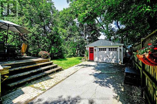 111 Edward Street, Aurora, ON - Outdoor