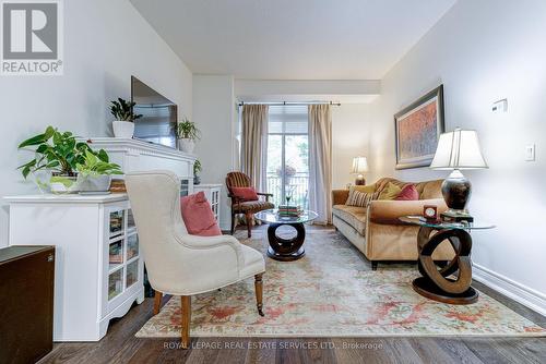 203 - 10 Old Mill Trail, Toronto, ON - Indoor Photo Showing Living Room