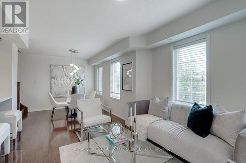 12 - 2614 Dashwood Drive, Oakville, ON - Indoor Photo Showing Living Room