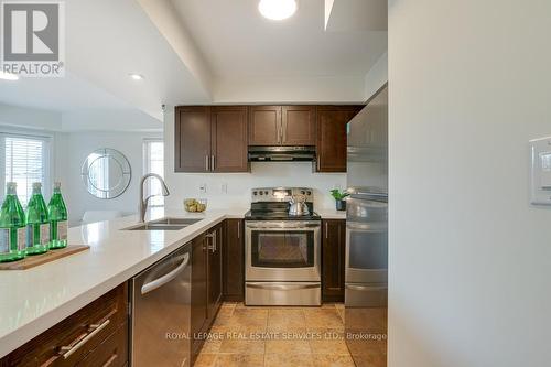 12 - 2614 Dashwood Drive, Oakville (West Oak Trails), ON - Indoor Photo Showing Kitchen With Stainless Steel Kitchen With Double Sink