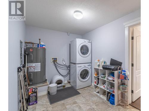 204-875 Sahali Terrace, Kamloops, BC - Indoor Photo Showing Laundry Room