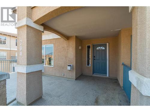 204-875 Sahali Terrace, Kamloops, BC - Outdoor With Exterior