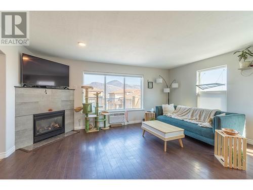 875 Sahali Terrace Unit# 204, Kamloops, BC - Indoor Photo Showing Living Room With Fireplace