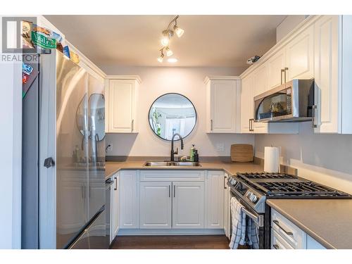 875 Sahali Terrace Unit# 204, Kamloops, BC - Indoor Photo Showing Kitchen With Double Sink