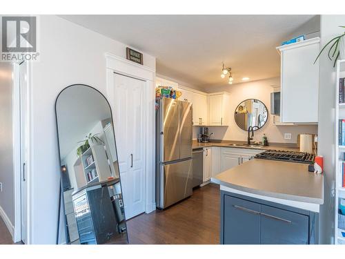 875 Sahali Terrace Unit# 204, Kamloops, BC - Indoor Photo Showing Kitchen With Stainless Steel Kitchen