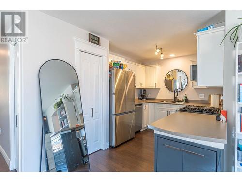 204-875 Sahali Terrace, Kamloops, BC - Indoor Photo Showing Kitchen With Stainless Steel Kitchen