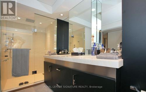 703 - 1 Concorde Place, Toronto (Banbury-Don Mills), ON - Indoor Photo Showing Bathroom