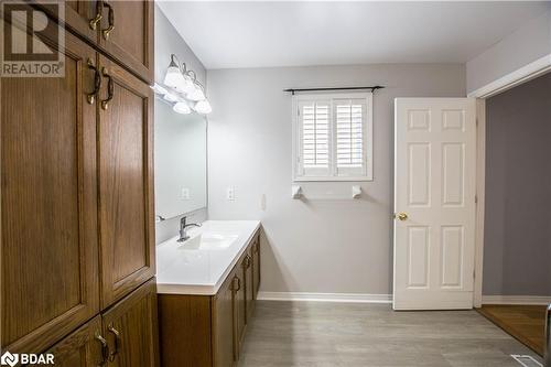 59 Livingstone Street E, Barrie, ON - Indoor Photo Showing Bathroom