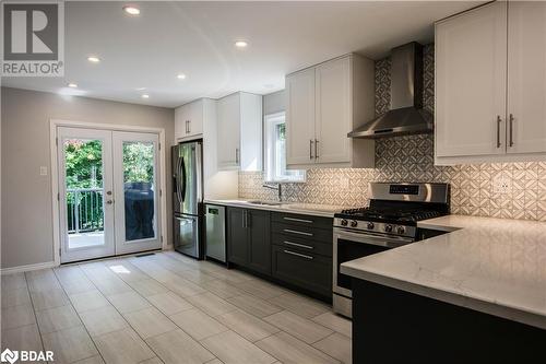 59 Livingstone Street E, Barrie, ON - Indoor Photo Showing Kitchen With Upgraded Kitchen