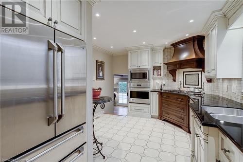 4519 Concord Place, Burlington, ON - Indoor Photo Showing Kitchen With Stainless Steel Kitchen With Double Sink With Upgraded Kitchen