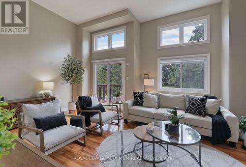 52 - 4165 Fieldgate Drive, Mississauga, ON - Indoor Photo Showing Living Room