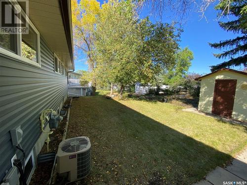 1004 1St Street W, Kindersley, SK - Outdoor