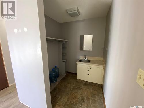 1004 1St Street W, Kindersley, SK - Indoor Photo Showing Bathroom