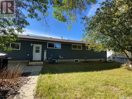 1004 1St Street W, Kindersley, SK - Outdoor