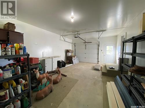 1004 1St Street W, Kindersley, SK - Indoor Photo Showing Garage