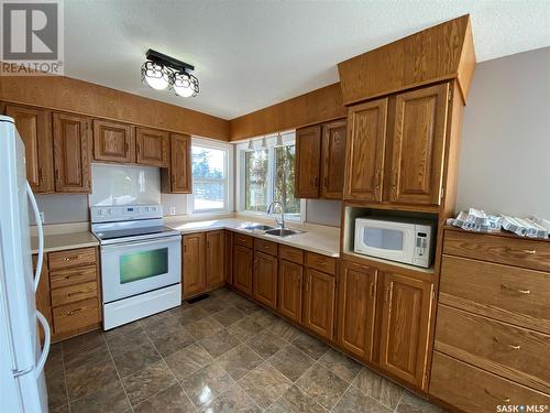 1004 1St Street W, Kindersley, SK - Indoor Photo Showing Kitchen With Double Sink