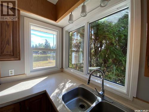 1004 1St Street W, Kindersley, SK - Indoor Photo Showing Kitchen With Double Sink