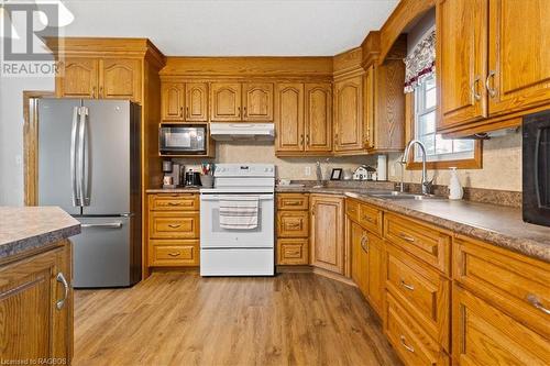 44264 Southgate Road 4, Southgate, ON - Indoor Photo Showing Kitchen With Double Sink