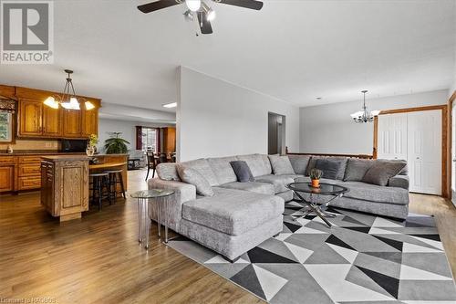 44264 Southgate Road 4, Southgate, ON - Indoor Photo Showing Living Room