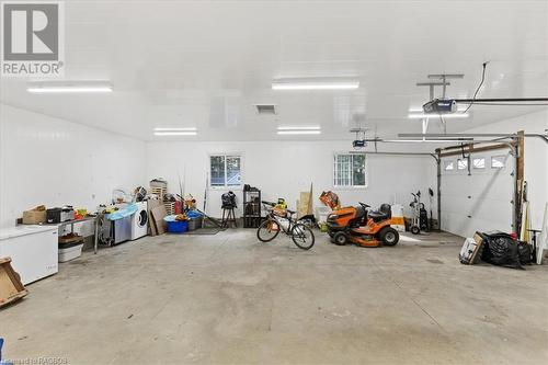 44264 Southgate Road 4, Southgate, ON - Indoor Photo Showing Garage