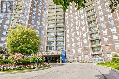 415 - 20 Edgecliff Golfway, Toronto, ON - Outdoor With Balcony With Facade