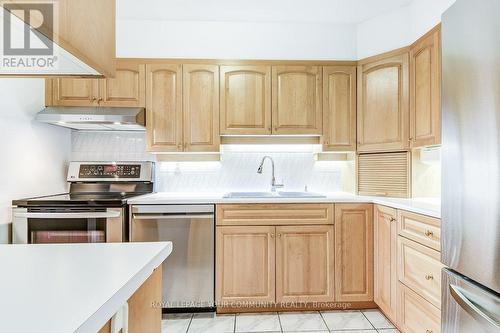 415 - 20 Edgecliff Golfway, Toronto (Flemingdon Park), ON - Indoor Photo Showing Kitchen