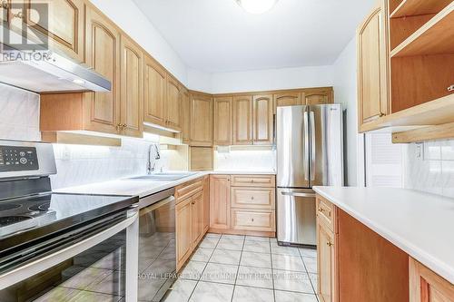 415 - 20 Edgecliff Golfway, Toronto, ON - Indoor Photo Showing Kitchen