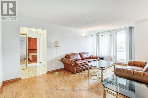 415 - 20 Edgecliff Golfway, Toronto (Flemingdon Park), ON - Indoor Photo Showing Living Room