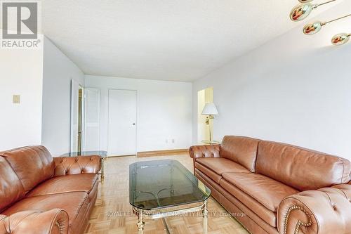 415 - 20 Edgecliff Golfway, Toronto, ON - Indoor Photo Showing Living Room