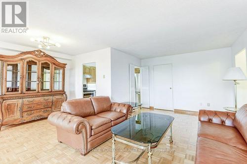 415 - 20 Edgecliff Golfway, Toronto, ON - Indoor Photo Showing Living Room