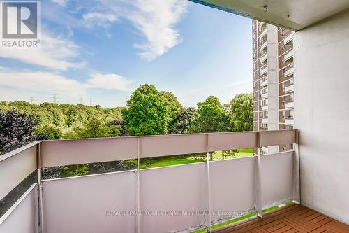 415 - 20 Edgecliff Golfway, Toronto, ON - Outdoor With Balcony