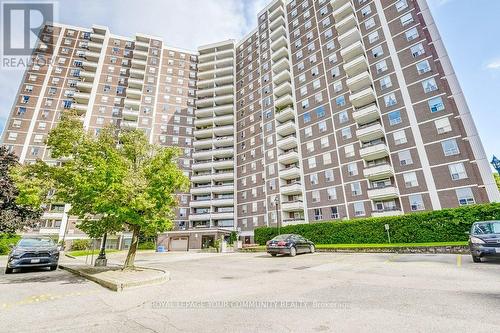 415 - 20 Edgecliff Golfway, Toronto, ON - Outdoor With Balcony With Facade