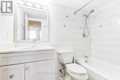 415 - 20 Edgecliff Golfway, Toronto, ON - Indoor Photo Showing Bathroom