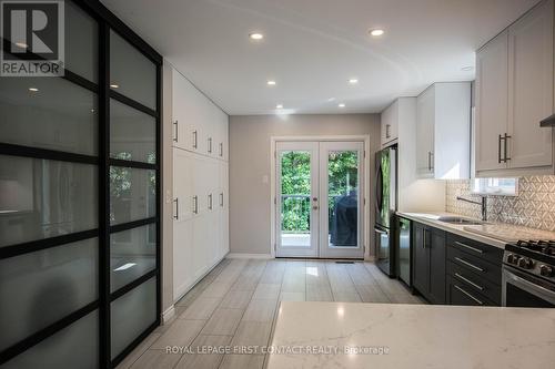 59 Livingstone Street E, Barrie, ON - Indoor Photo Showing Kitchen With Upgraded Kitchen