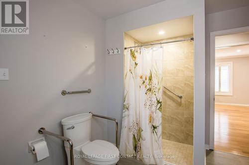 59 Livingstone Street E, Barrie, ON - Indoor Photo Showing Bathroom