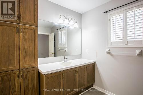 59 Livingstone Street E, Barrie, ON - Indoor Photo Showing Bathroom