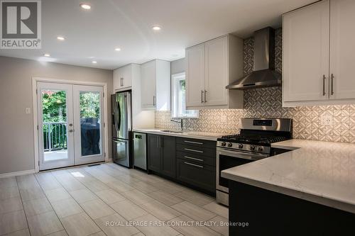 59 Livingstone Street E, Barrie, ON - Indoor Photo Showing Kitchen With Upgraded Kitchen