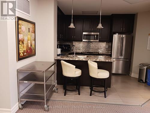 101 - 2300 Upper Middle Road, Oakville, ON - Indoor Photo Showing Kitchen