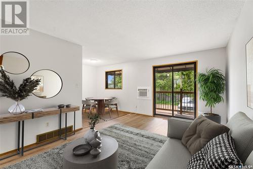 529 8Th Street E, Prince Albert, SK - Indoor Photo Showing Living Room